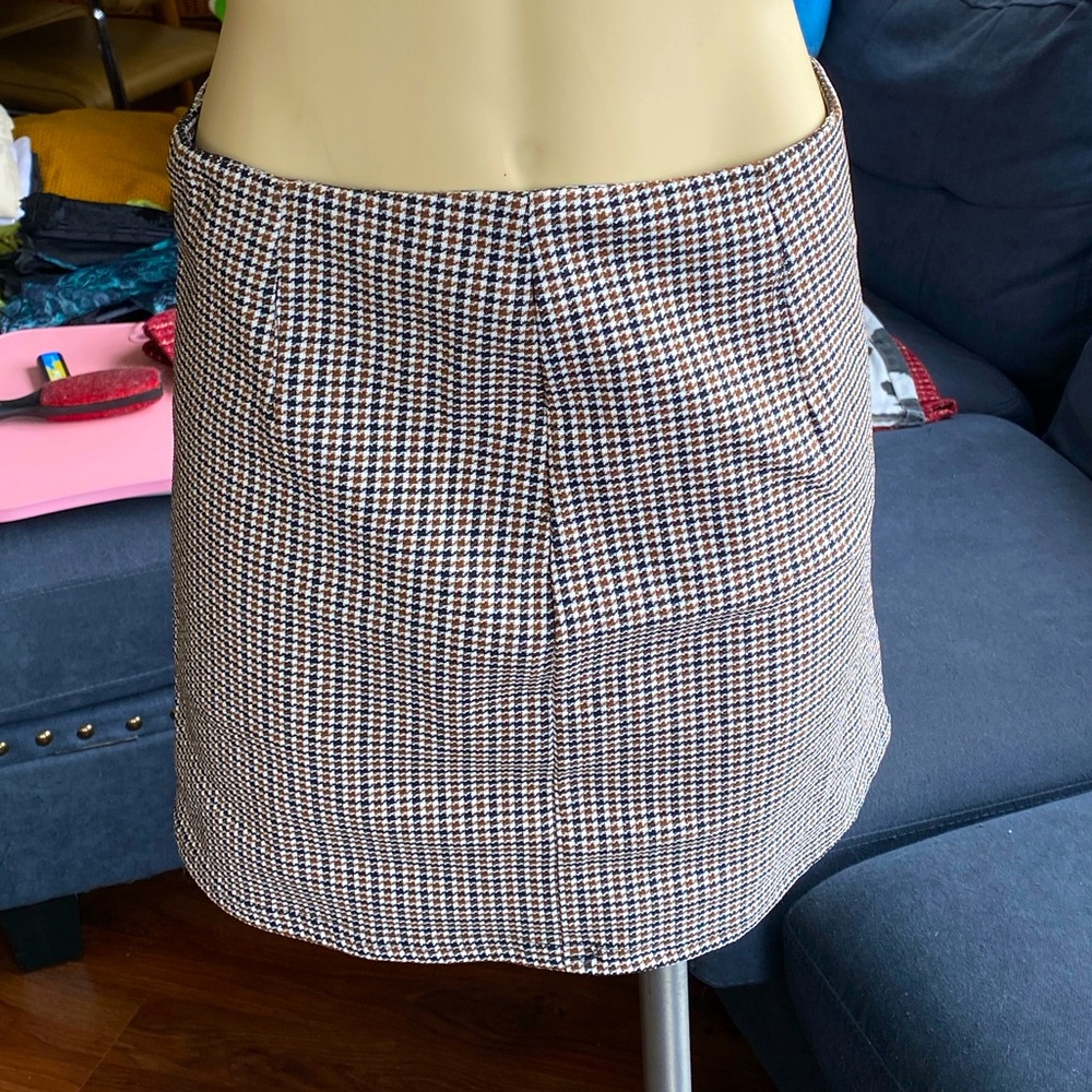 Houndstooth pencil skirt